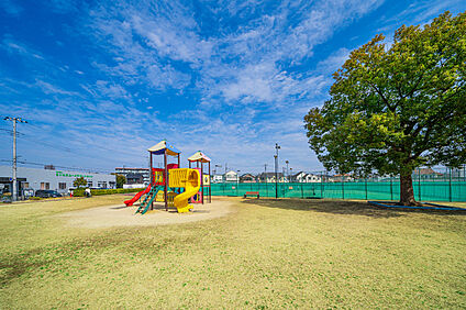 堀崎公園（現地より徒歩5分） 約370m