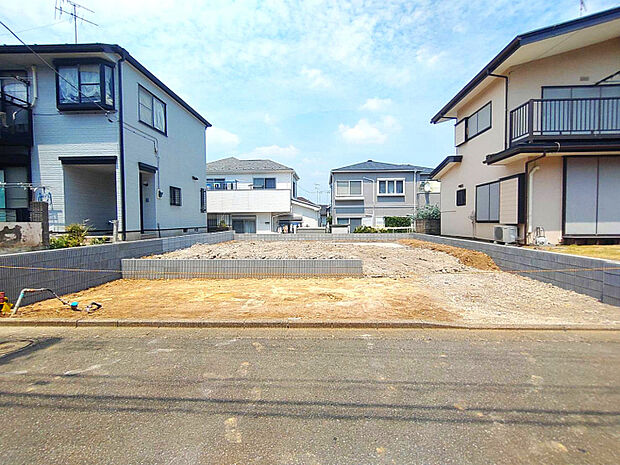 道路と敷地内の段差がなく車の出し入れラクラク！！　