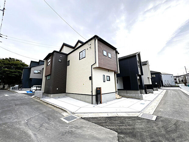 外観　敷地面積35坪～！駐車スペース2台あり！主寝室可変型プラン採用！！