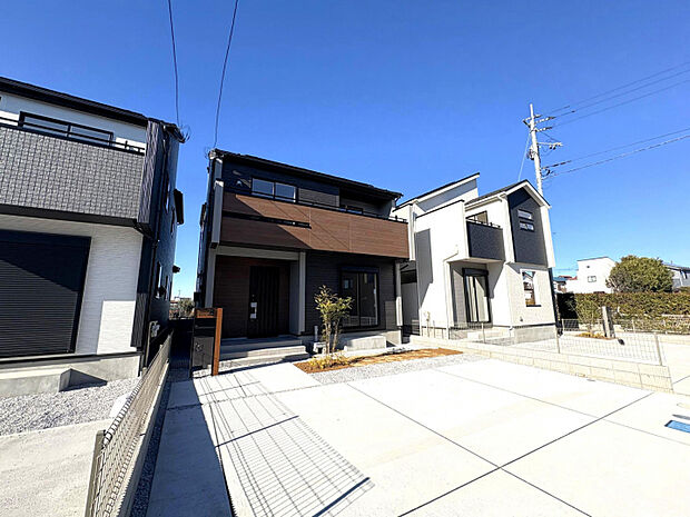 外観　敷地面積40坪～！駐車スペース2～3台あり！主寝室可変型プラン採用！！