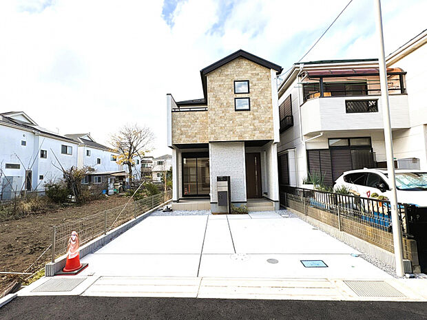 外観　敷地面積35坪！駐車スペース並列2台あり！主寝室可変型プラン採用！！