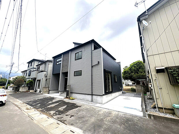 外観　敷地面積33坪！駐車スペース2台あり！主寝室可変型プラン採用！！