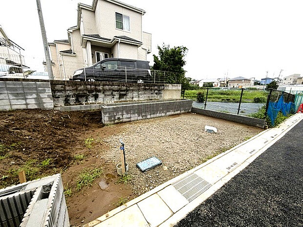 外観　敷地面積30坪～！カースペース1～2台！（内1台小型車もあり）主寝室可変型プラン採用！！