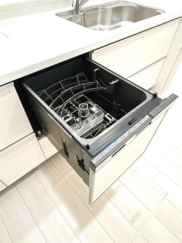 【1号棟　食洗器】毎日の家事に便利な食洗機が備え付け！手荒れの時期にも嬉しいですね！