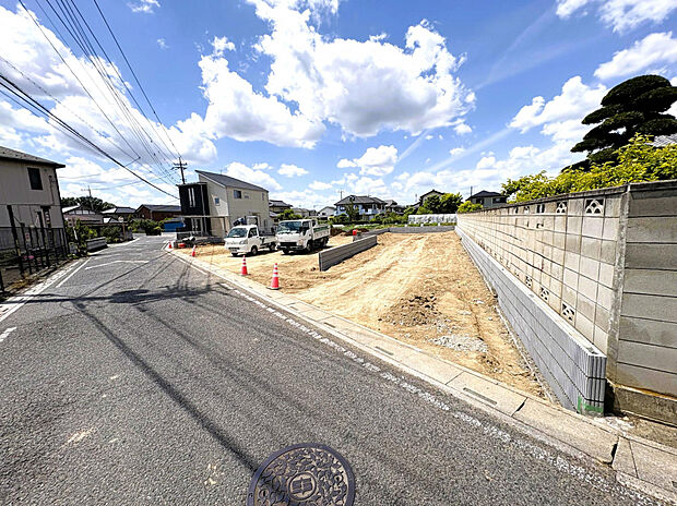 【外観】敷地面積40坪～！駐車スペース3～4台あり！主寝室可変型プラン採用（号棟による）！！