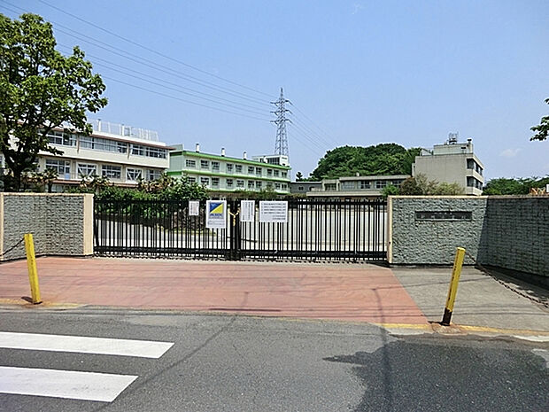 川口市立新郷小学校（約450m）