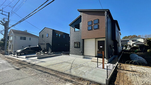 ＜1号棟＞新外観デザイン！3種類のサイディングを組み合わせております！　