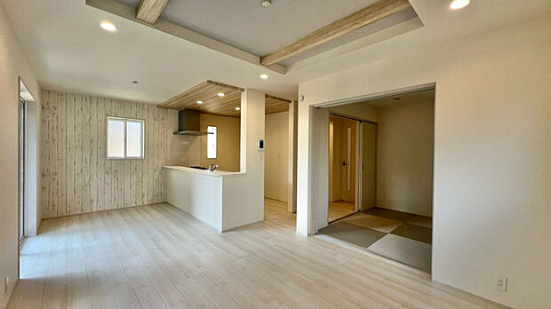 ＜2号棟＞和室と隣接しているので、使い勝手が良いプランです！　