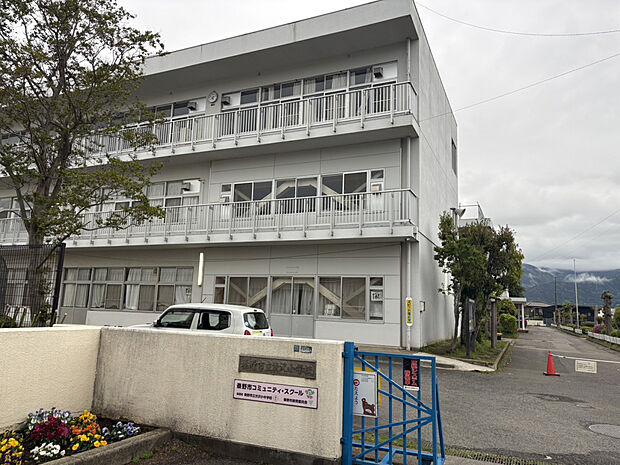 秦野市立渋沢小学校（約365m）