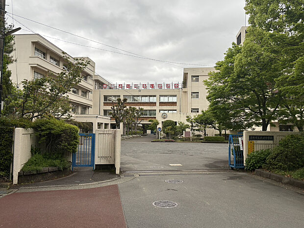 秦野市立渋沢中学校（約580m）