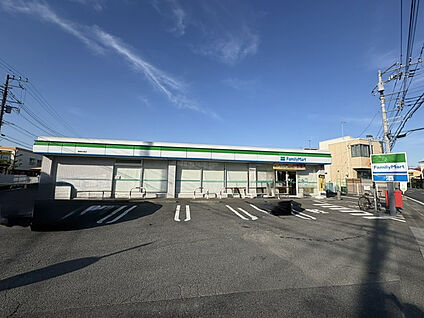 ファミリーマート湘南松尾店 261m