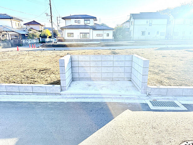 現地土地写真　ゴミ置き場新設（3.01m2＝持ち分1/9）