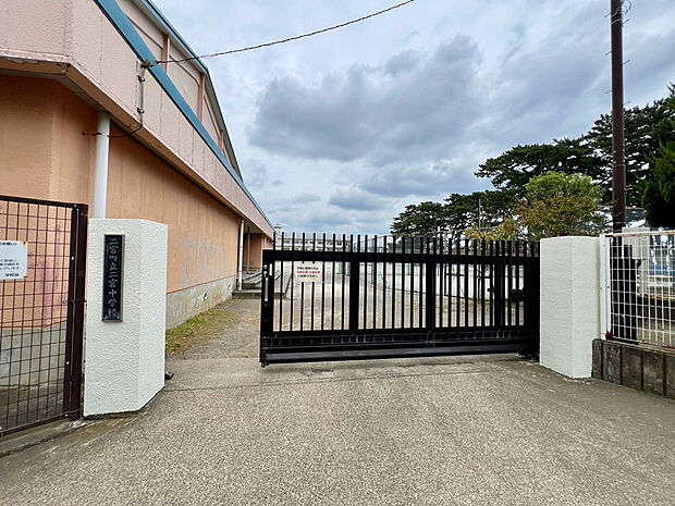 二宮町立二宮中学校（約871m）