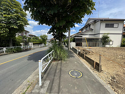 前面道路（2026年8月撮影）
