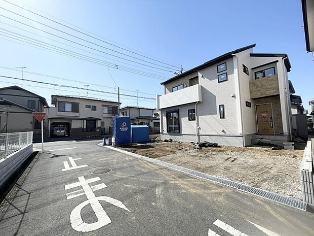 【外観写真】食器洗浄乾燥機や浴室換気乾燥機など、暮らしをサポートする機能的な設備を多数搭載◎南向きの陽当たり良好地♪生活利便性と明るく心地よい住宅環境実現！　