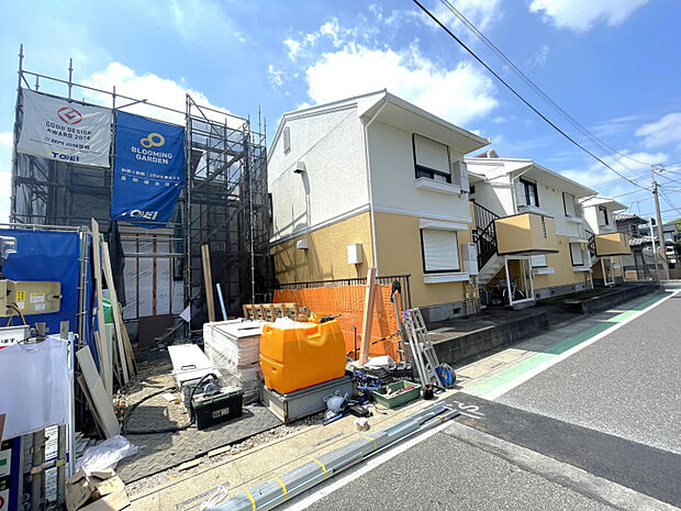 【外観写真】土地面積約135m2超のゆとりある敷地。第一種低層住居専用地域内につき、穏やかな街並みが広がります　