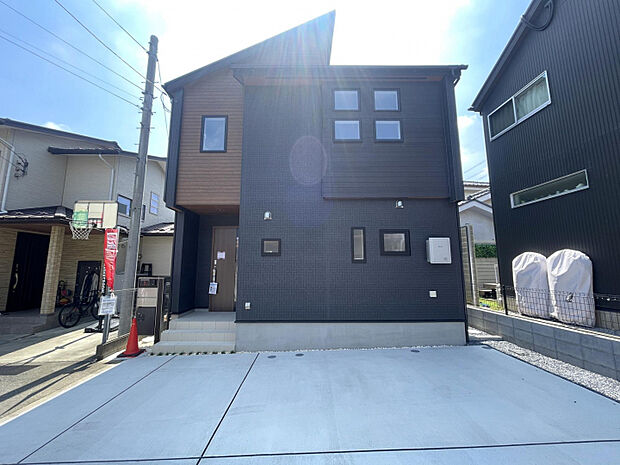 【外観写真】様々な税制優遇が受けられる、長期優良住宅です！永く住み続けられるこだわりの構造と、折上天井やアクセントクロスなどを施した、デザイン性にも配慮しています♪　