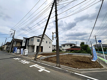 【外観写真】小学校徒歩3分、スーパー徒歩3分。毎日の通学やお
