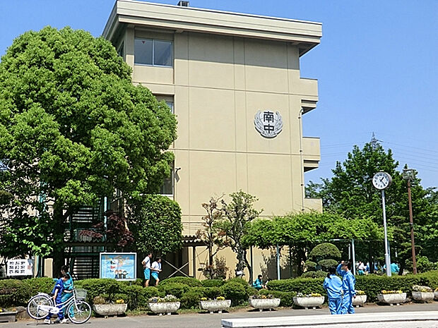 南中学校（約854m）