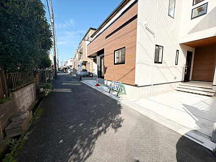 【外観写真】LDKは約16帖の広さに折上天井を採用。開放感の