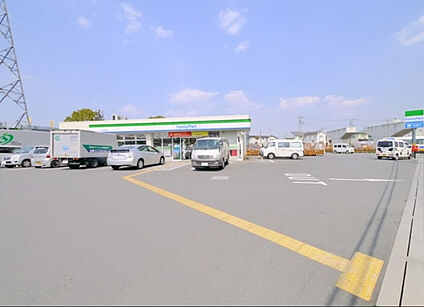 ファミリーマート川越今成四丁目店 684m