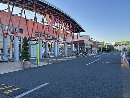 ヤオコー川越南古谷店 229m