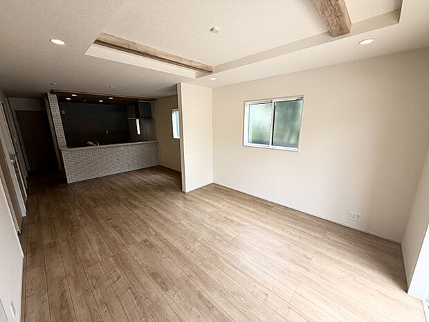 折上天井を採用し解放感溢れる空間に　