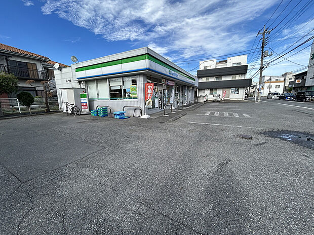 ファミリーマート鶴ヶ島鶴ヶ丘店（約272m）