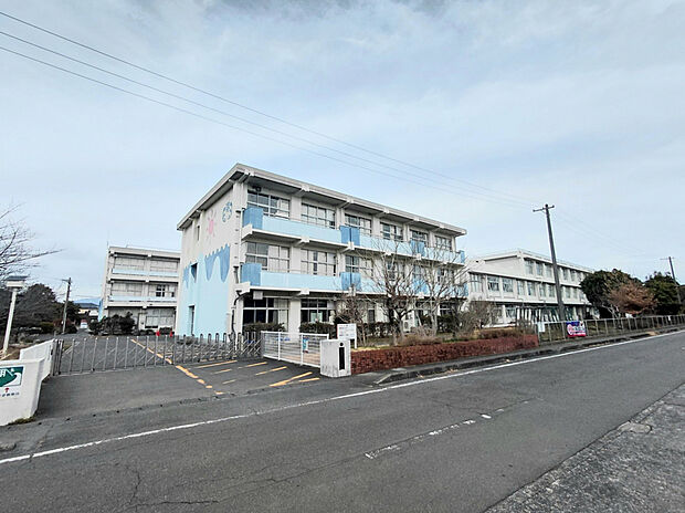 焼津市立港小学校（約1,300m）