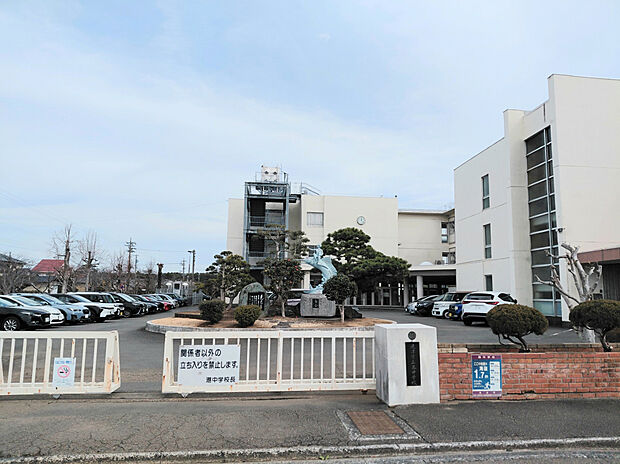 焼津市立港中学校（約1,800m）