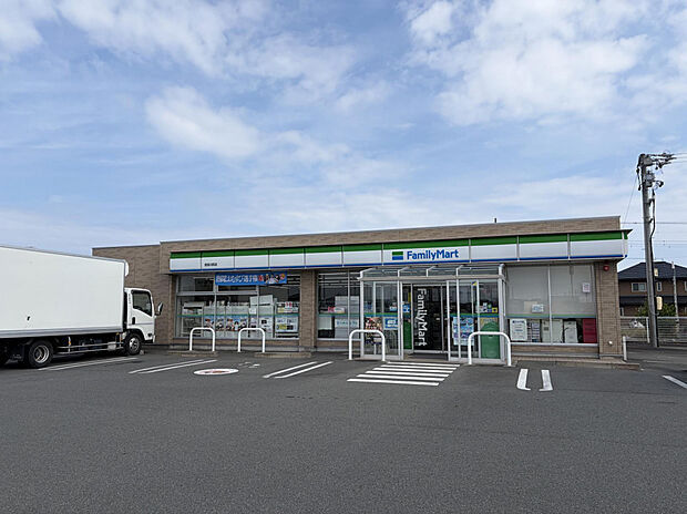 ファミリーマート吉田川尻店（約250m）