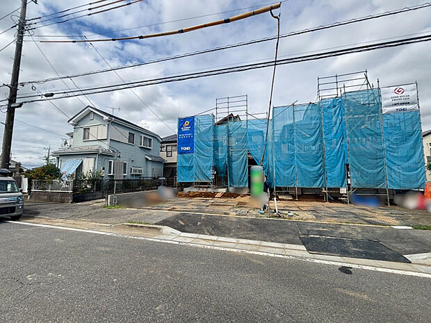 【現地写真　左から1号棟、2号棟】（2026.8.31撮影）　1号棟:3（4）LDK＋土間収納＋パントリー物件です