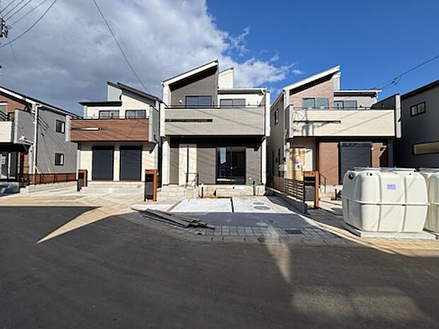 【外観写真】南道路で陽当たり良好♪