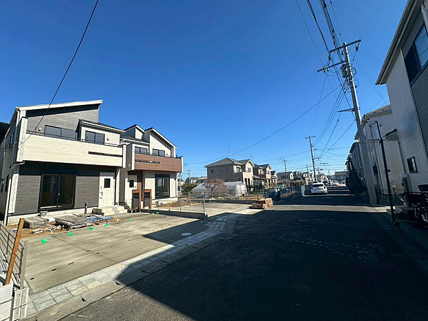 【外観写真】前面道路は公道約5.0mと、権利関係がスッキリしており、駐車もラクラクです♪