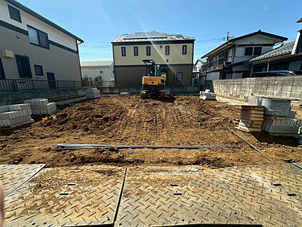 前面道路含む外観写真