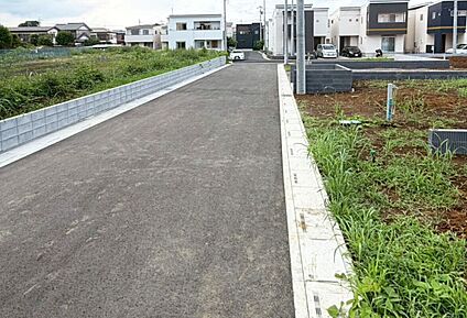 舗装された6ｍ道路で安全通行