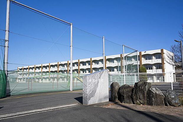 No.3_土地5（撮影_2025年9月）隣地の建物ともプライバーを配慮して設計いたします。