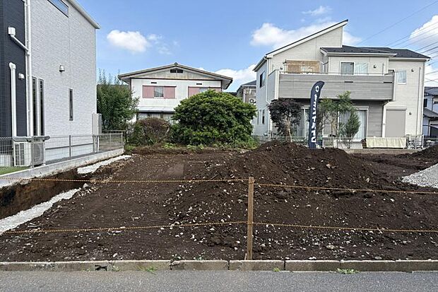 No.1_土地1（撮影_2026年6月）南東道路に面した、プランニングしやすい整形地。