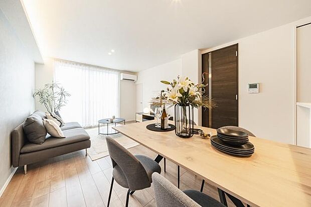 【No.I-3_LDK5（撮影_2025年9月）】約2.2mの開口から明るい光が差し込みます。