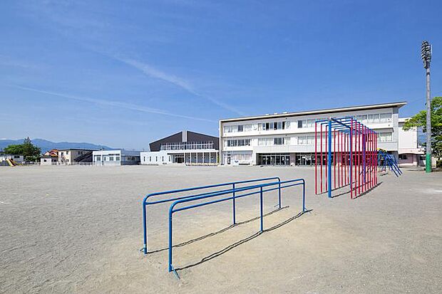 甲府市立山城小学校(約1,300m・徒歩17分)