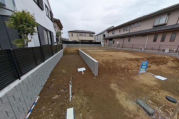 No.1_土地(撮影_2025年_3月)奥まった敷地は道路からの視線を遮り、プライベート感のある区画です。