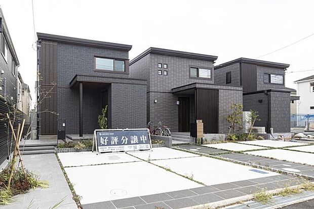 【No.1_外観1(撮影2025年10月)】まちなみガイドラインに沿った美しいまちなみ