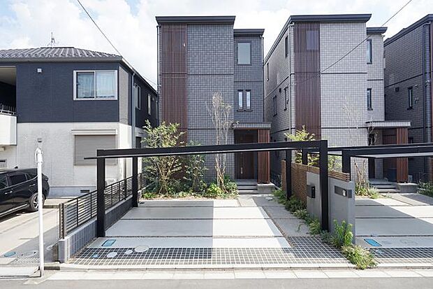 【建物プラン例(外観)】美観を保ち、メンテナンス費用を抑える抑える「磁器タイル外壁」を採用