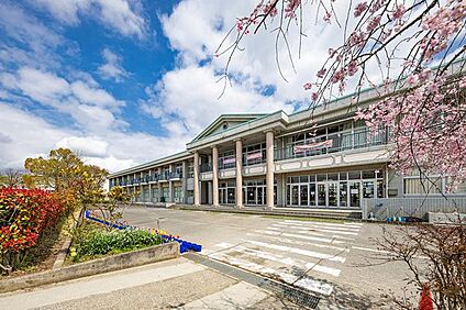 久喜市立栗橋南小学校 270m(4分)