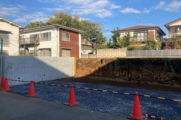 No.1_土地1(2025年11月撮影)南道路で陽当たり良好!