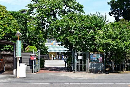 鶏鳴幼稚園 640m(8分)