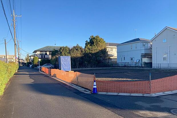 【A街区土地全景2（撮影_2025年12月）】デザインガイドラインに沿った美しいまちなみを維持します。※販売済区画を含む場合がございます。最新の販売状況は区画図等をご参照下さい。