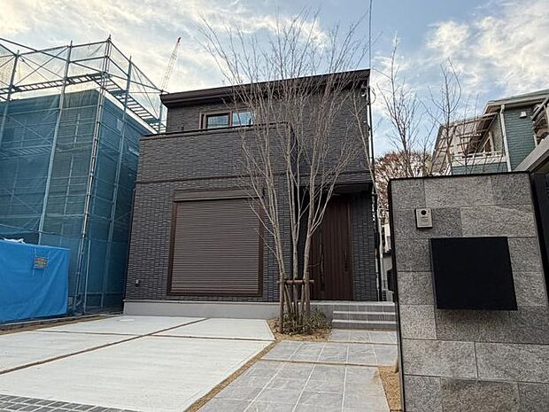 【No.1_外観2（撮影_2025年12月）】デザインガイドラインに沿った美しい街並み