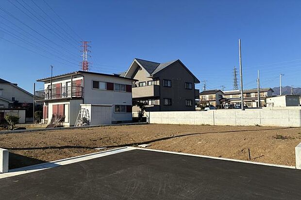 No.7_土地1（撮影_2025年11月）敷地南東側より撮影。土地面積:276.40m2（83.61坪）敷地延長部分含む。