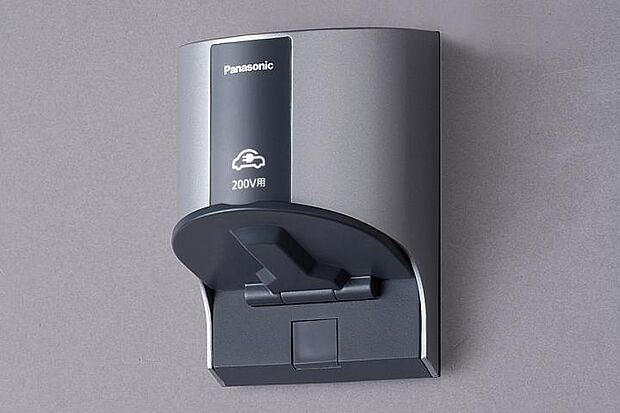 【電気自動車コンセント　】1.電気自動車の充電を自宅で行うこれからの生活。　2.これから当たり前になる電気自動車の生活に備える。　3.ソーラーの電力で自動車を充電できて経済的。